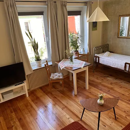 Kochana 112 Vintage By The Sea Apartment